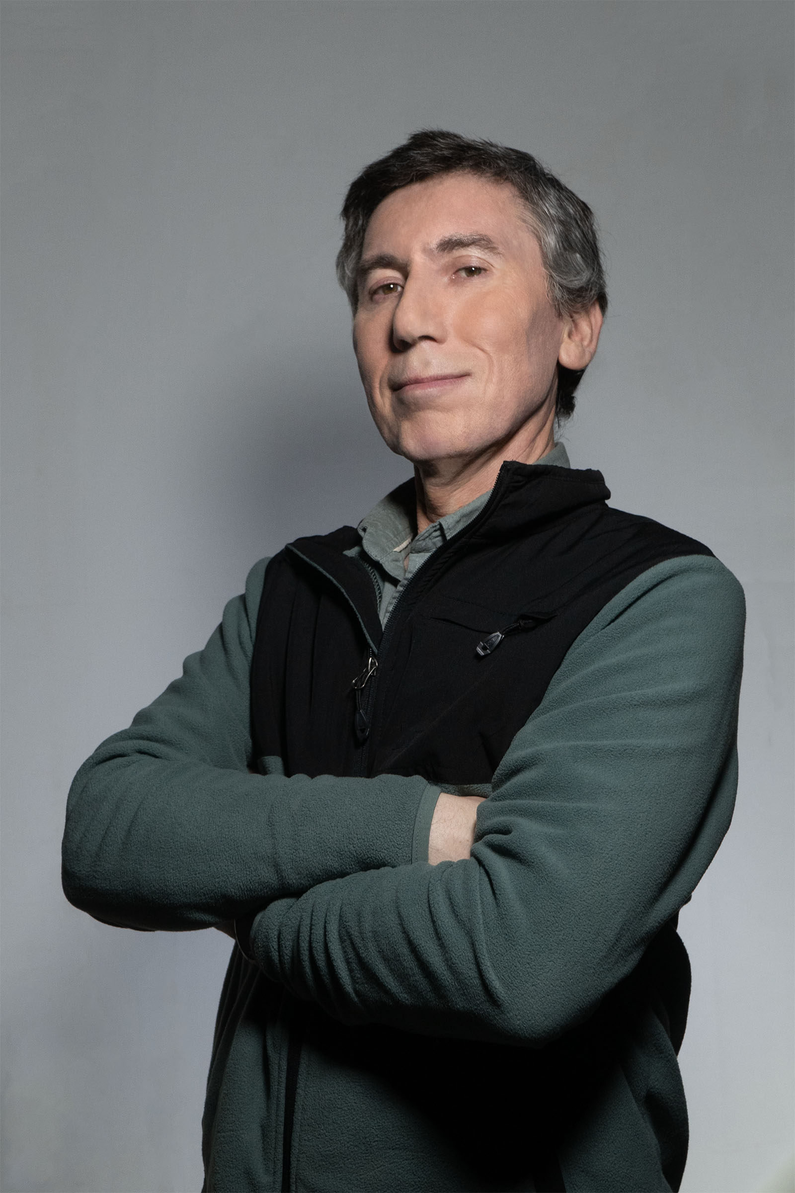 Foto del profesor Alejandro Mellado de pie