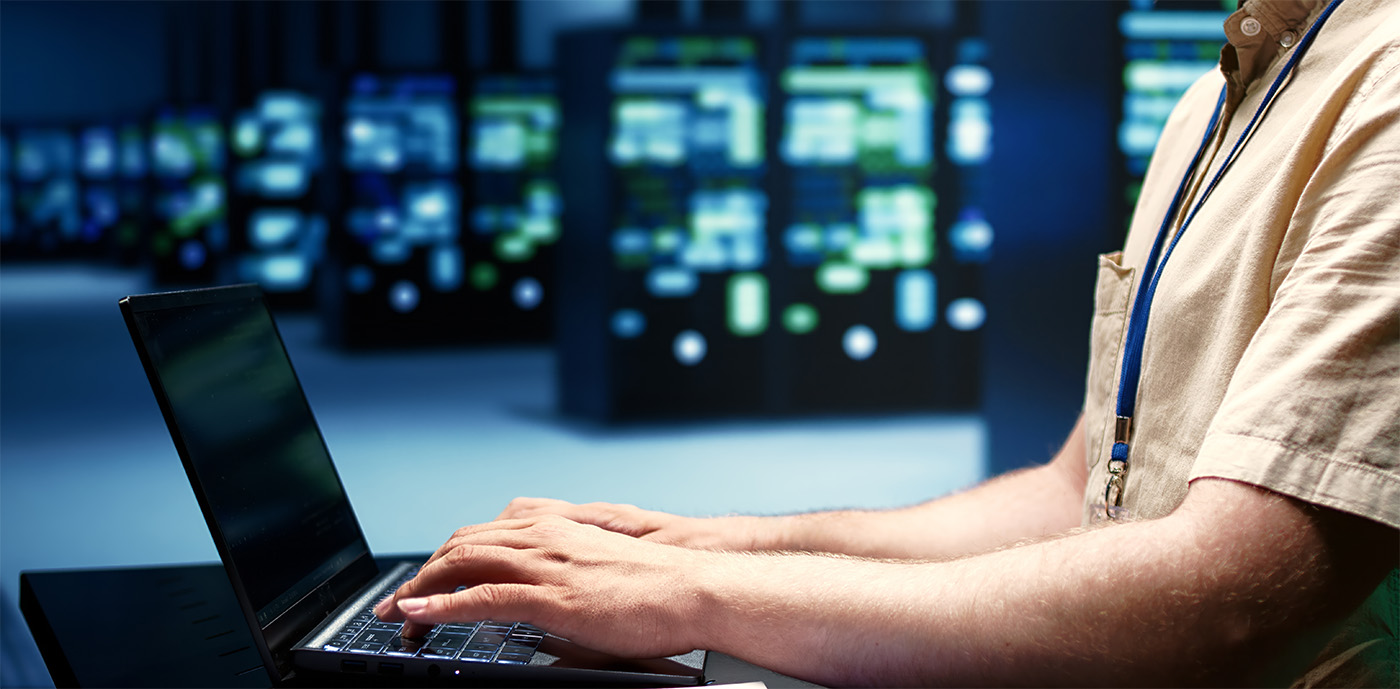 Foto del profesor Alejandro Mellado de pie